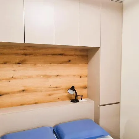 2v1 - Center 1 Apartman *